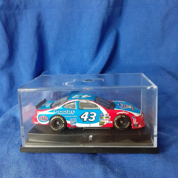 Nascar 1997 Revell Bobby Hamilton #43 STP Goody's Headache $12.50 🇨🇦 Shipping - Picture 4 of 16